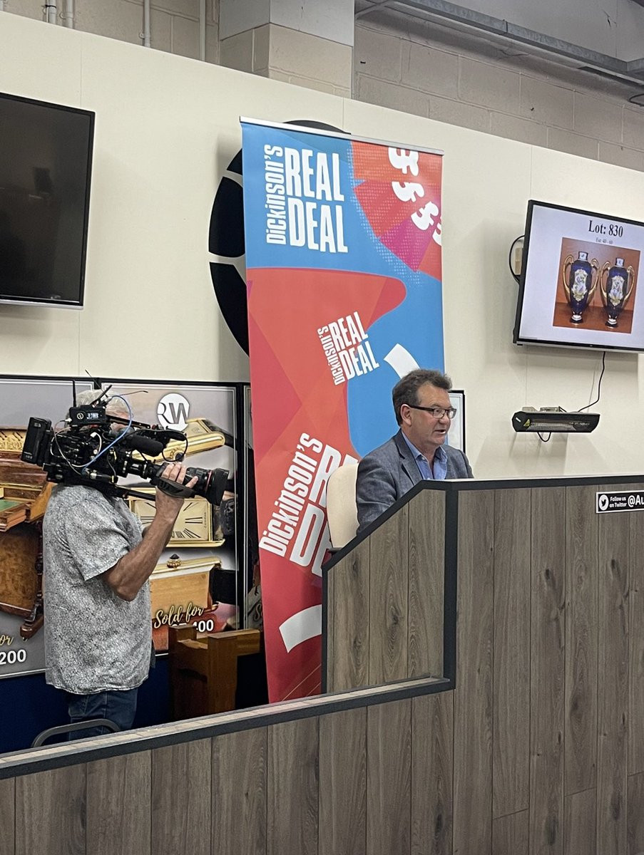 A reminder that Dickinson's Real Deal is back today at 2pm!! Tune in to see all the auction action 😃🎉  @ITVRealDeal #realdeal
