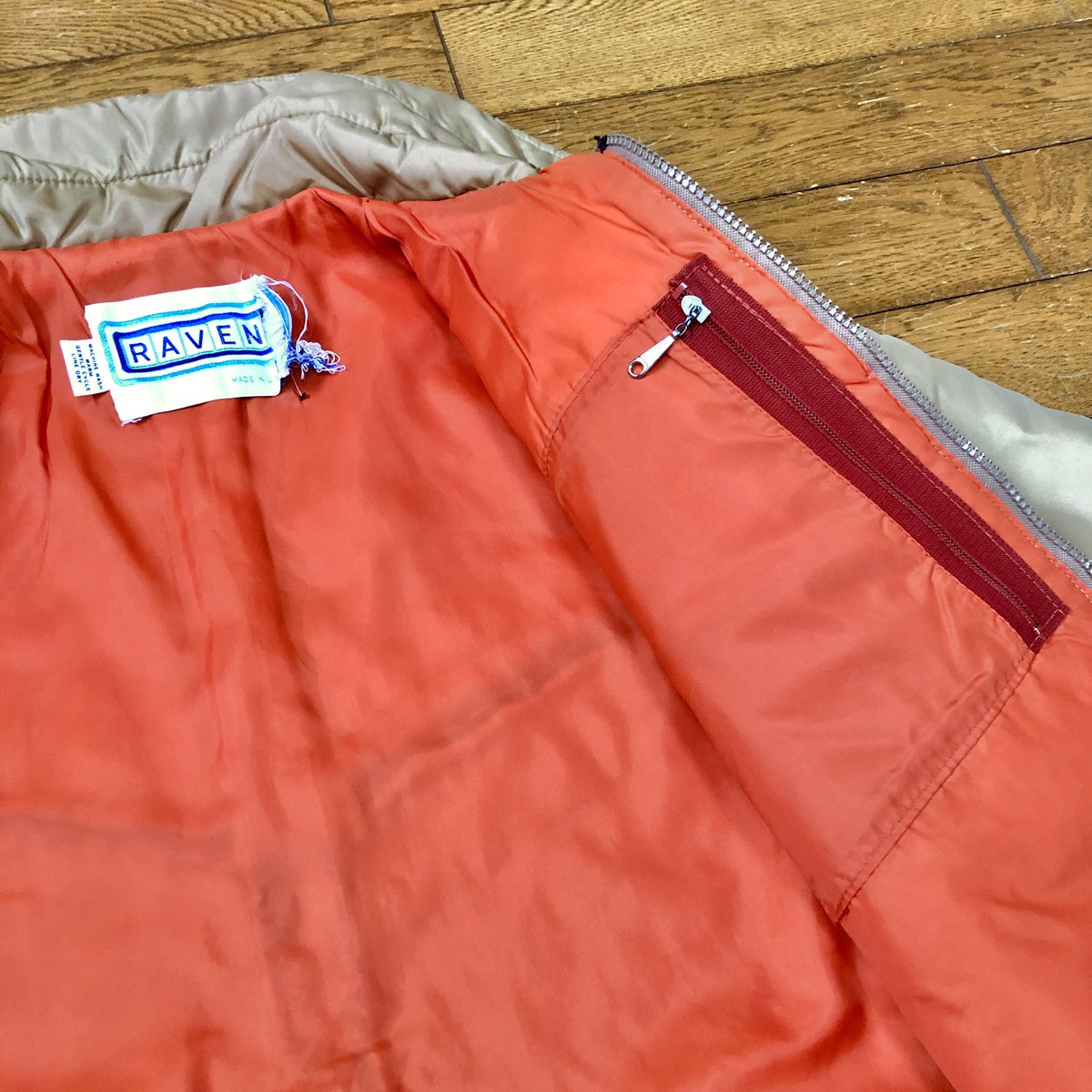 GEN_and_INDE's tweet photo. かわーいいです。
ナイス配色🏄
#古着
#古着ファッション
#vintageclothing
#中綿アウター
#paddingjacket
☞ https://t.co/VcB52fXZVb https://t.co/mZvk6ZWOl0