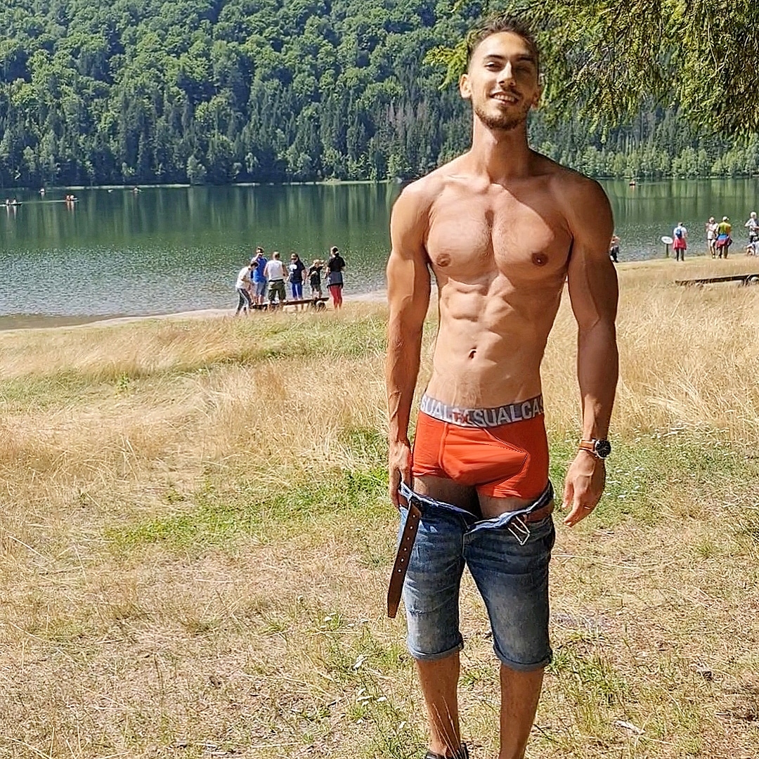 fitmandanvip's tweet photo. Look at my 'Fishing Rod' 😏 🍆 https://t.co/GpZpevXZ7F