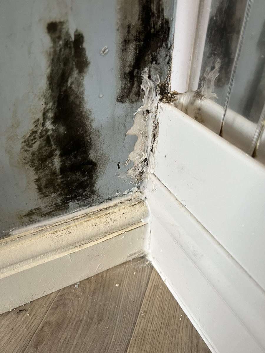 EmilyPringle81's tweet photo. @TWimpeySupport I have raised this numerous times, including an official complaint and I am being ignored. 

This is just one of my issues! @TaylorWimpey buyers beware, I’ve lived like this for a year! https://t.co/HpET1nmF0c