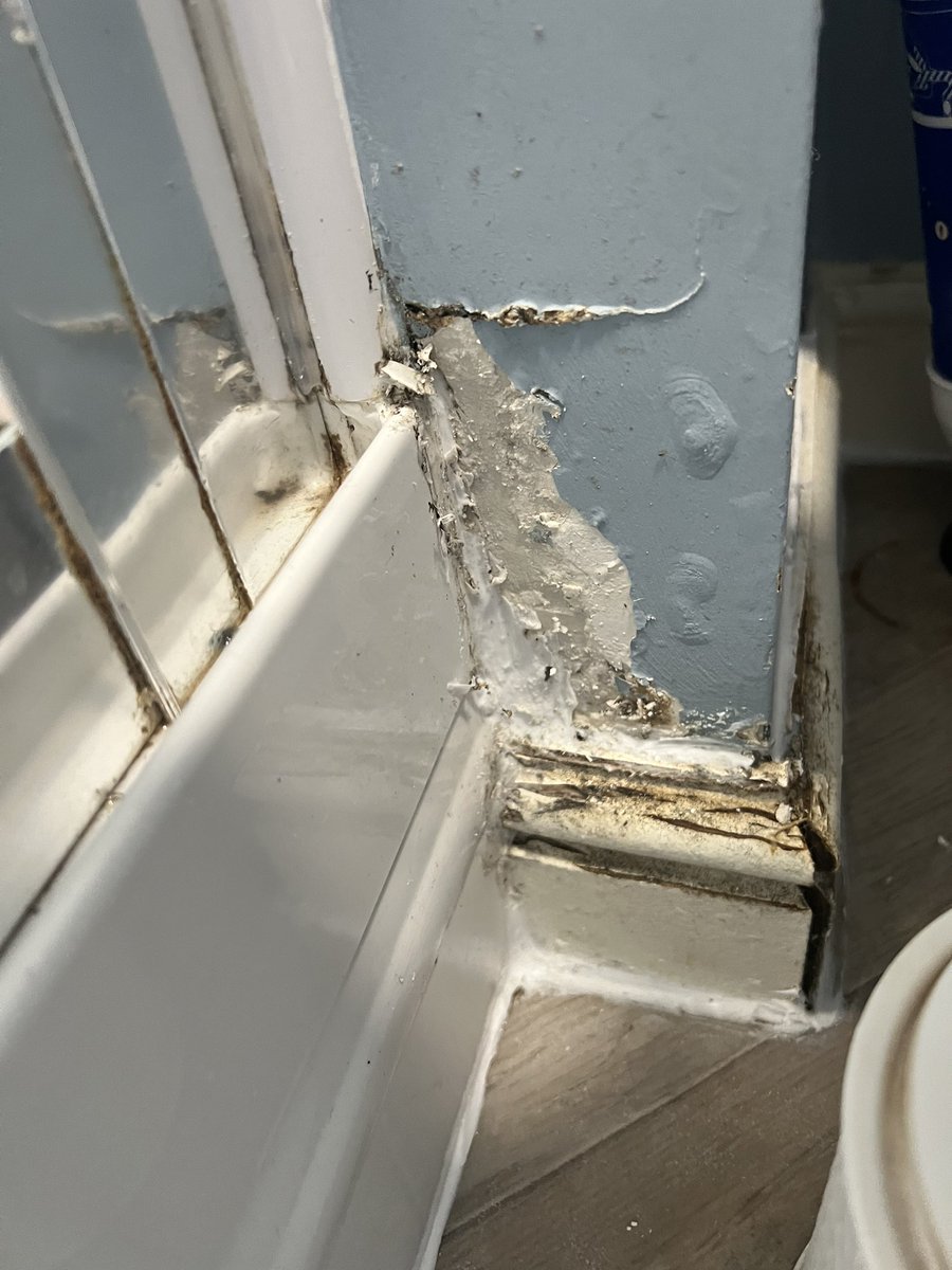 EmilyPringle81's tweet photo. @TWimpeySupport I have raised this numerous times, including an official complaint and I am being ignored. 

This is just one of my issues! @TaylorWimpey buyers beware, I’ve lived like this for a year! https://t.co/HpET1nmF0c