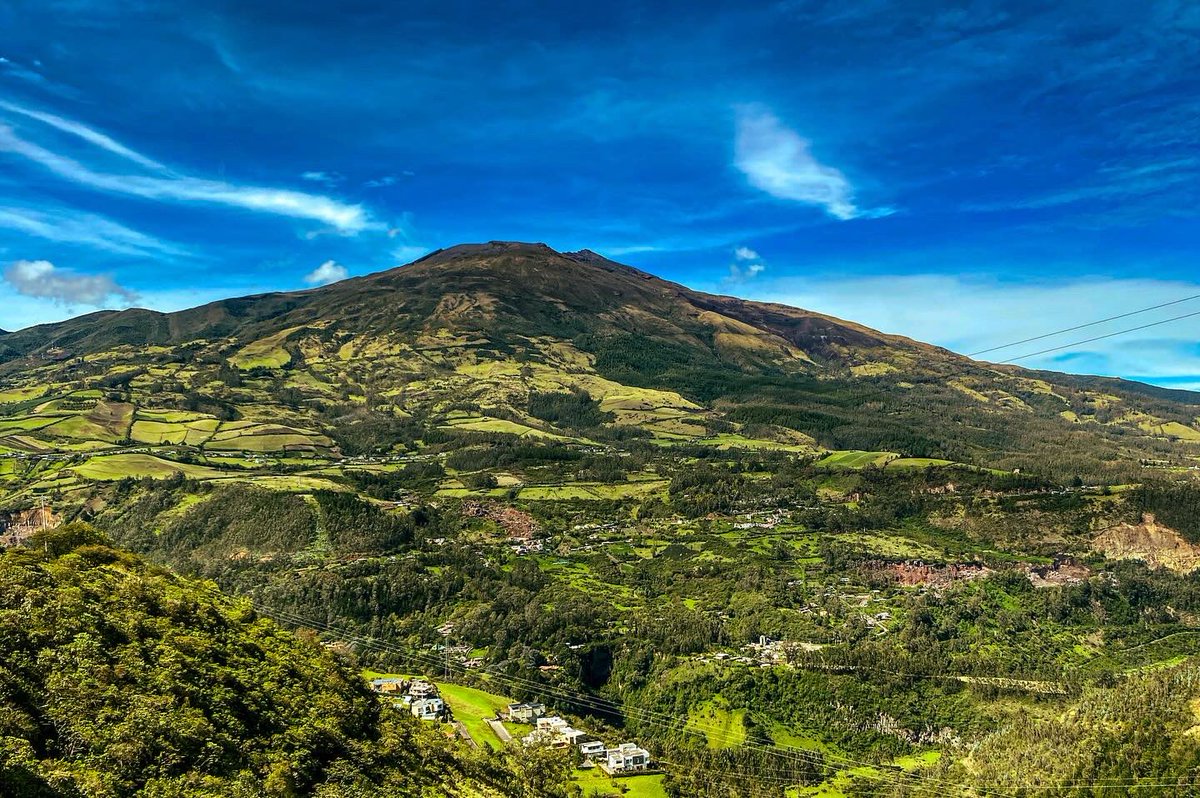 RonaldCronopio's tweet photo. Buenos días mundo. Aquí su majestad Urkunina o el Volcán Galeras https://t.co/wYVy8Vo9yi