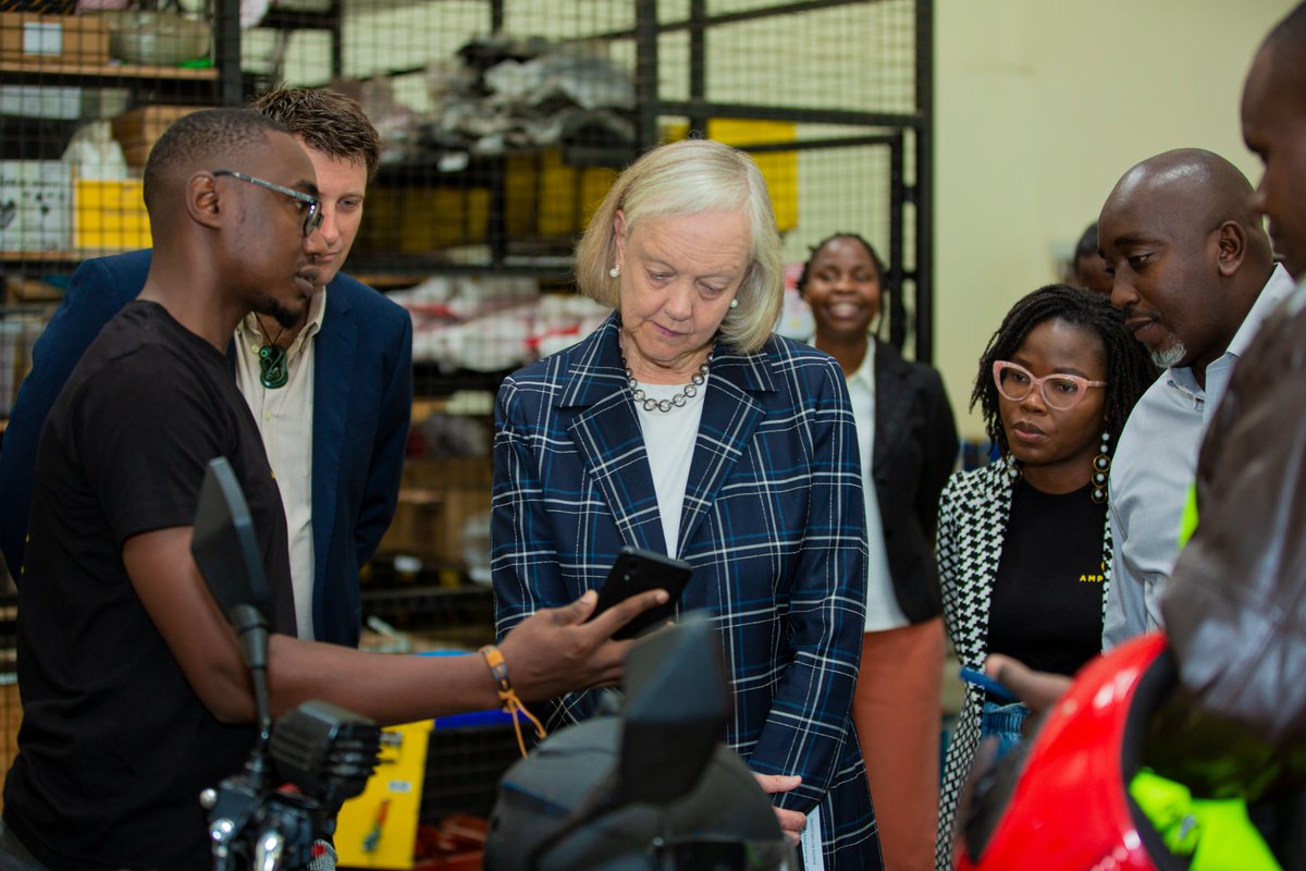 We’re honoured to have hosted US Ambassador Meg Whitman at Ampersand Kenya today! Knowing that our mission to drive positive change in Africa is recognised and supported by governments fills us with pride. 
Thanks for your visit <a href="/USAmbKenya/">Chargé d’Affaires Susan M. Burns</a>!
#sustainablity #emobility #kenya