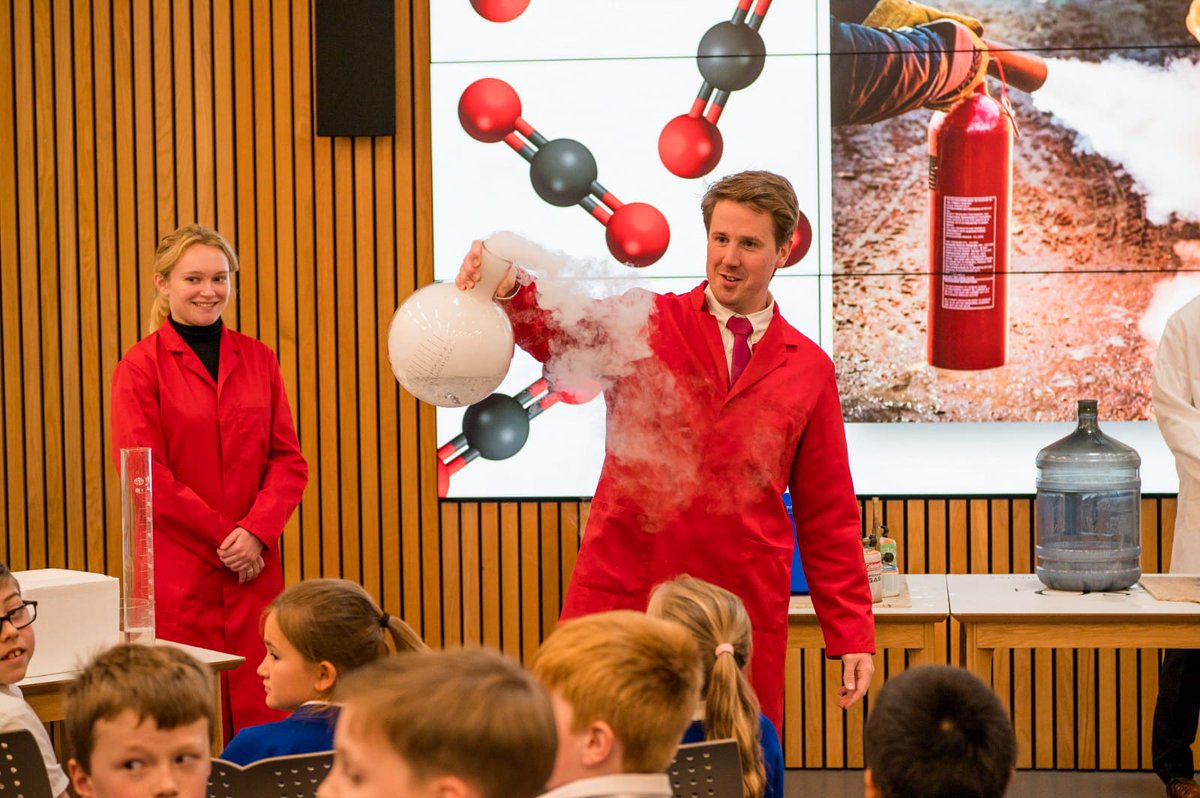 TonbridgeUK's tweet photo. Science for Schools sees pupils from 12 local primary schools take part in fun and exciting science sessions. Tonbridge students are trained to help manage these sessions, developing their leadership skills at the same time. #schoolstogether #powerofpartnerships @ISC_schools https://t.co/XrTGqDvT6H