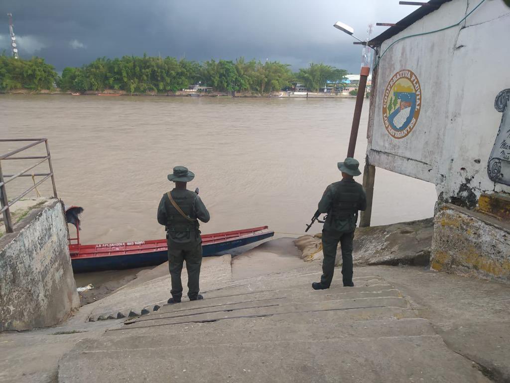 De la #CRBV. Artículo 328: La Fuerza Armada Nacional constituye una institución esencialmente profesional, sin militancia política, organizada por el Estado para garantizar la independencia y soberanía de la Nación y asegurar la integridad del espacio geográfico, mediante la