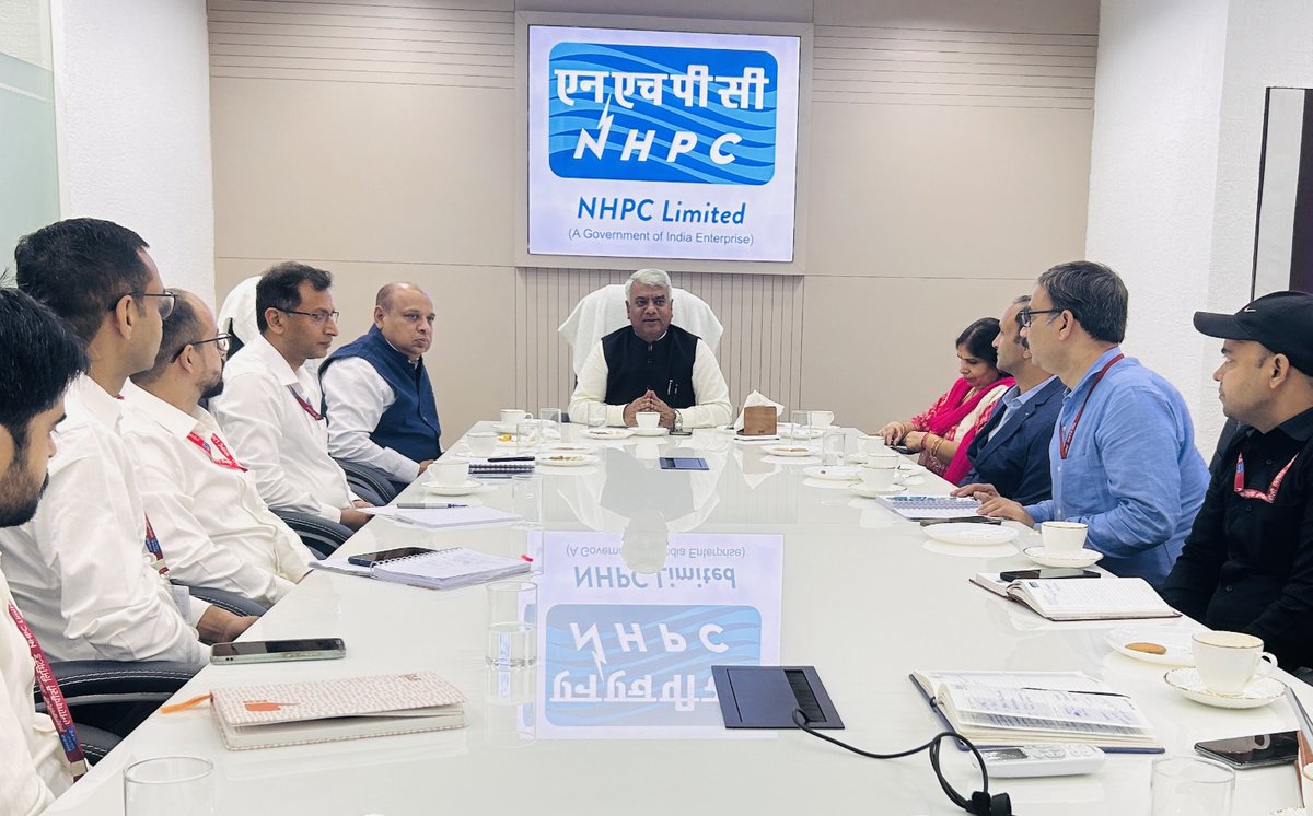 nhpcltd's tweet photo. Sh. R P. Goyal, Director (Finance) #NHPC visited NHPC Renewable Energy &amp; Green Hydrogen Division (Ahmedabad) &amp; was apprised on ongoing activities by ED (RE&amp;GH). Sh Goyal appreciated the efforts of RE&amp;GH division &amp; advised that the projects should be selected with due diligence. https://t.co/AwACzMyidj