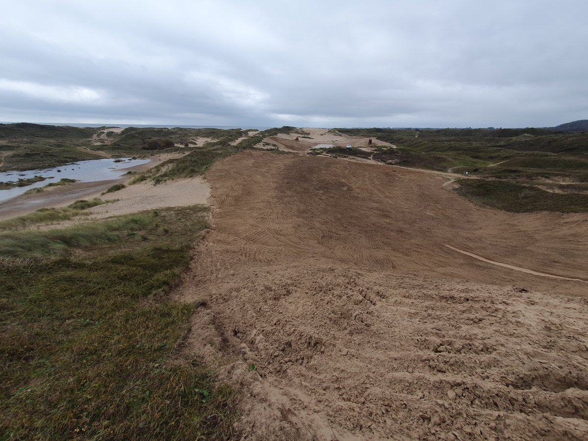 TwyniByw's tweet photo. Merthyr Mawr Update ๐ข
Sands of LIFE have restored 1ha of dunes across 5 areas at Merthyr Mawr NNR. These works will rejuvenate the habitats, helping restore dune mobility an reduce the over-stabilisation of the dunes.
#SandsofLIFE #Sanddunerestoration #MerthyrMawr https://t.co/H1Vd0vJGyV
