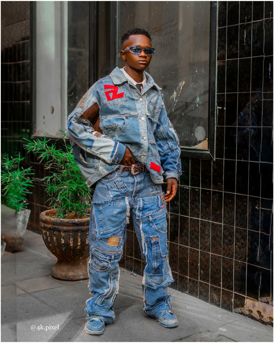 ArtPatchwork's tweet photo. Denim patch jeans .this is basically recycling old jeans to make a perfect patch on another denim pant.
@3000 bob for the full outfit
 Call 0774448356/0736711399 https://t.co/advnvRwLti