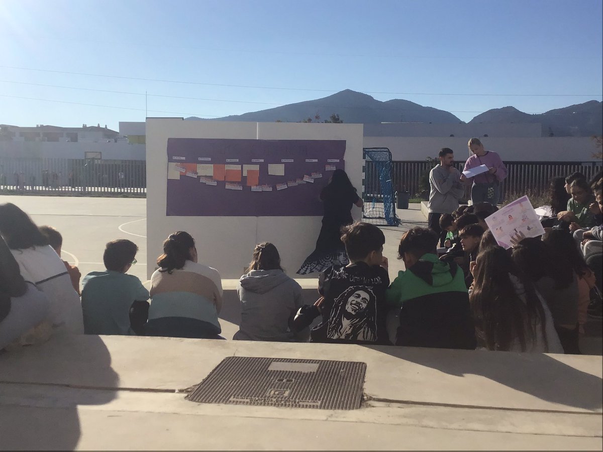 Darioorellanama's tweet photo. El alumnado del IES cartima presta toda su atención a la maravillosa explicación sobre la violencia de género y cómo actuar cuando ves que alguien recibe violencia de género #SeacaboCartima @proyectocartama https://t.co/KqFmP2mXoo