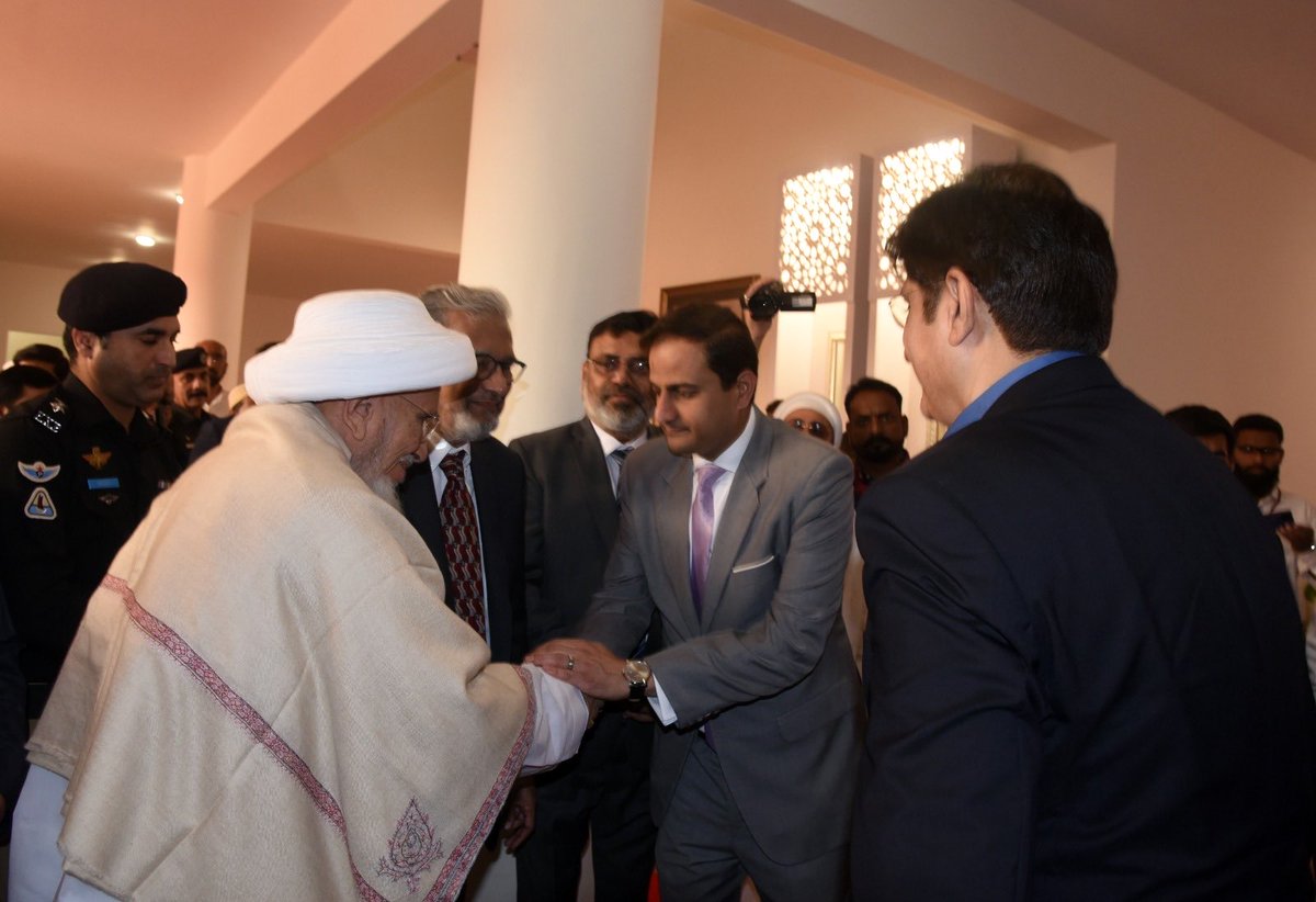 murtazawahab1's tweet photo. Honoured to have met HH Syedna Mufaddal Saifuddin at the inauguration of the new building of School of Law at Karachi University https://t.co/WdVpBmnK1l