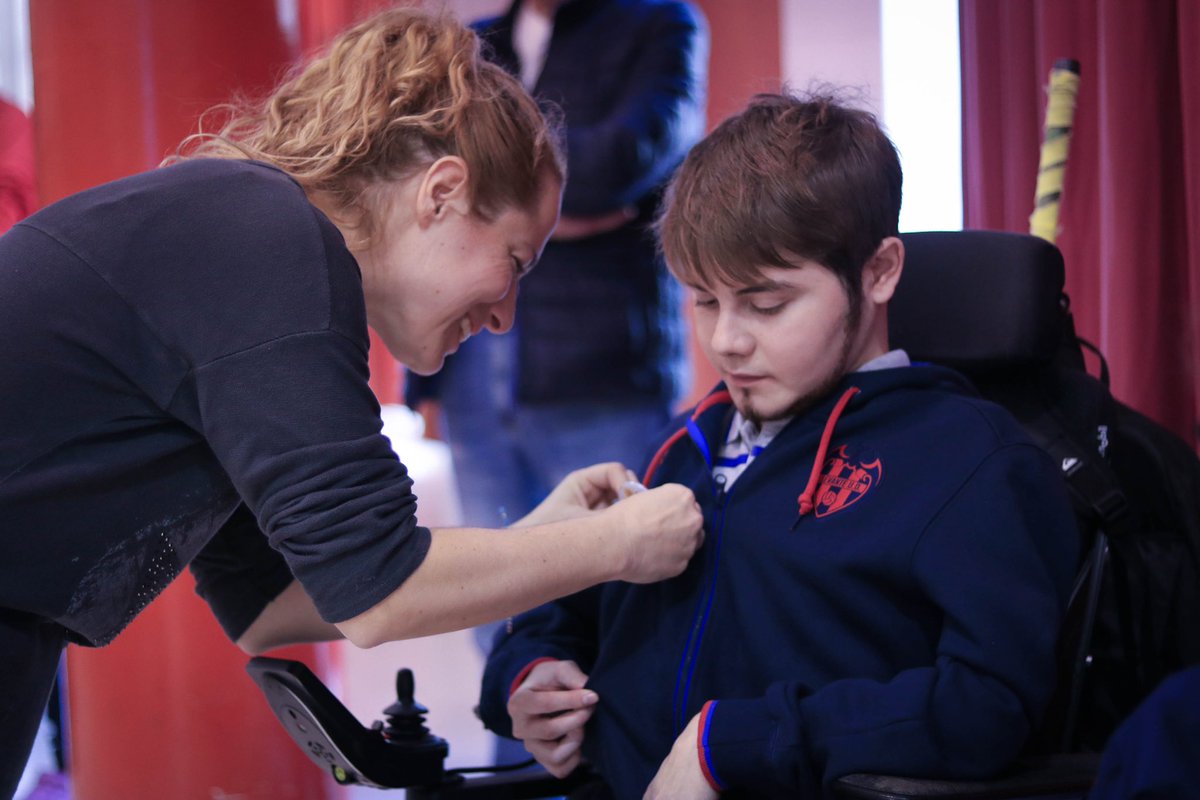 ¡Feliz #DiaDelMaestro 📚! En especial a todos esos maestros que hacen posible cada charla Di_Capacidad o Roja Al Bullying desde hace 12 años! 😁🤝

#OrgullGranota #Profesor #Maestro #Fundacion #Formacion #Niños <a href="/LevanteUD/">Levante UD</a>