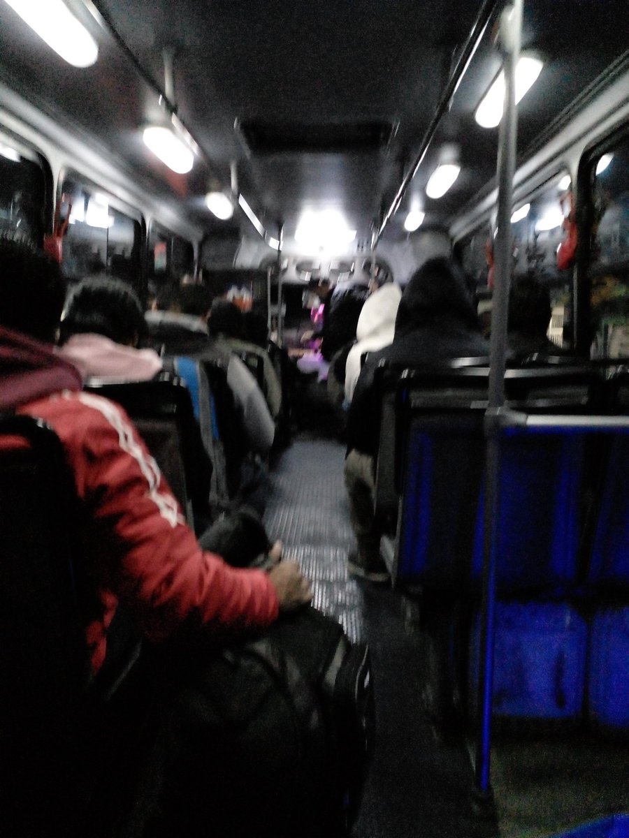 Con el frío que hay hoy en santa fe, ahora si deseo que la micro vaya de sardinero 😂🚌🎅🎄❄