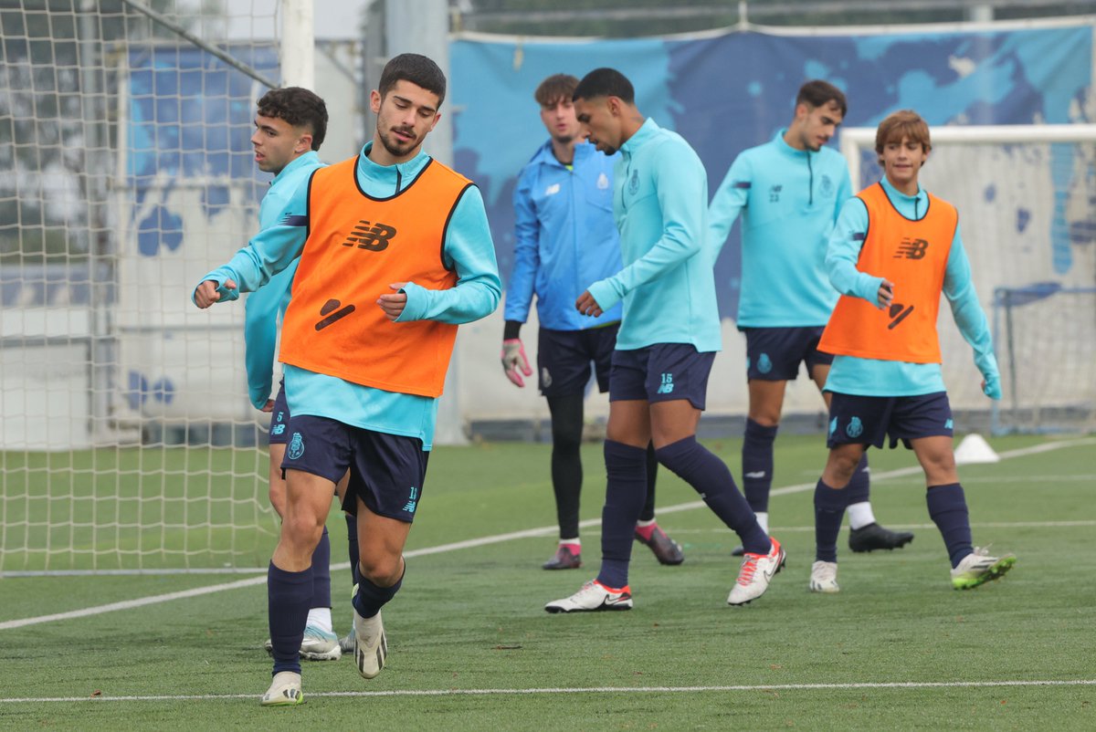 FCPorto's tweet photo. Preparação @UEFAYouthLeague 💪🤩

#UYL #FCBFCP https://t.co/pKuvN7zl2i