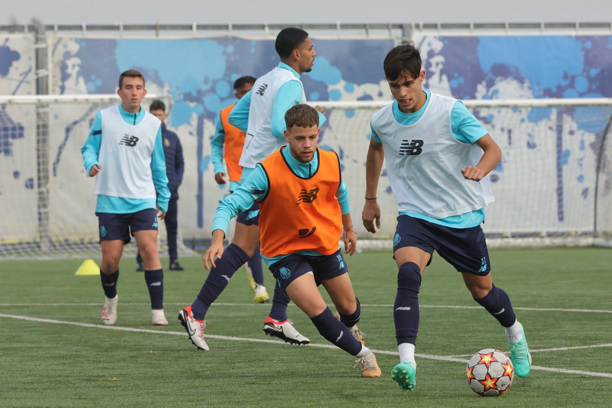 FCPorto's tweet photo. Preparação @UEFAYouthLeague 💪🤩

#UYL #FCBFCP https://t.co/pKuvN7zl2i