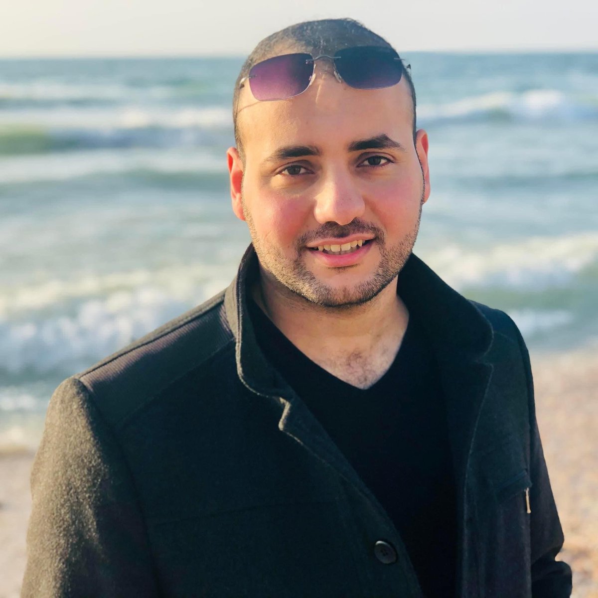 🚨Israel kidnapped Dr. Yousef Barakat from al-Shifa hospital 10 days ago &amp; there has been no information about him since

Yousef was my classmate. He was one of the smartest &amp; brightest kids in school, but also one of the kindest &amp; most empathetic

Please call for his release...