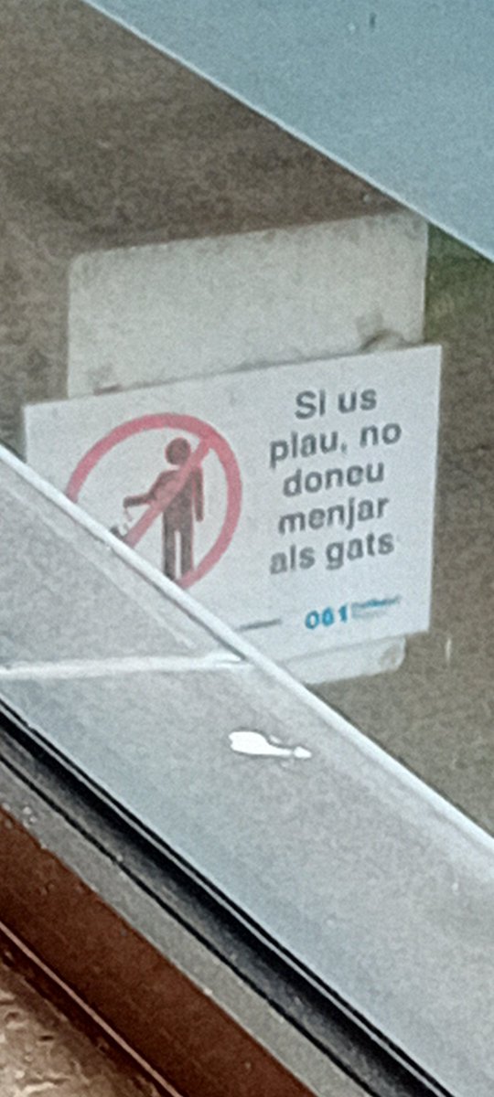 kikealtolu's tweet photo. En mi curro esta este cartel, me parece super homofobo la verdad... https://t.co/Hk7LLLiy1r