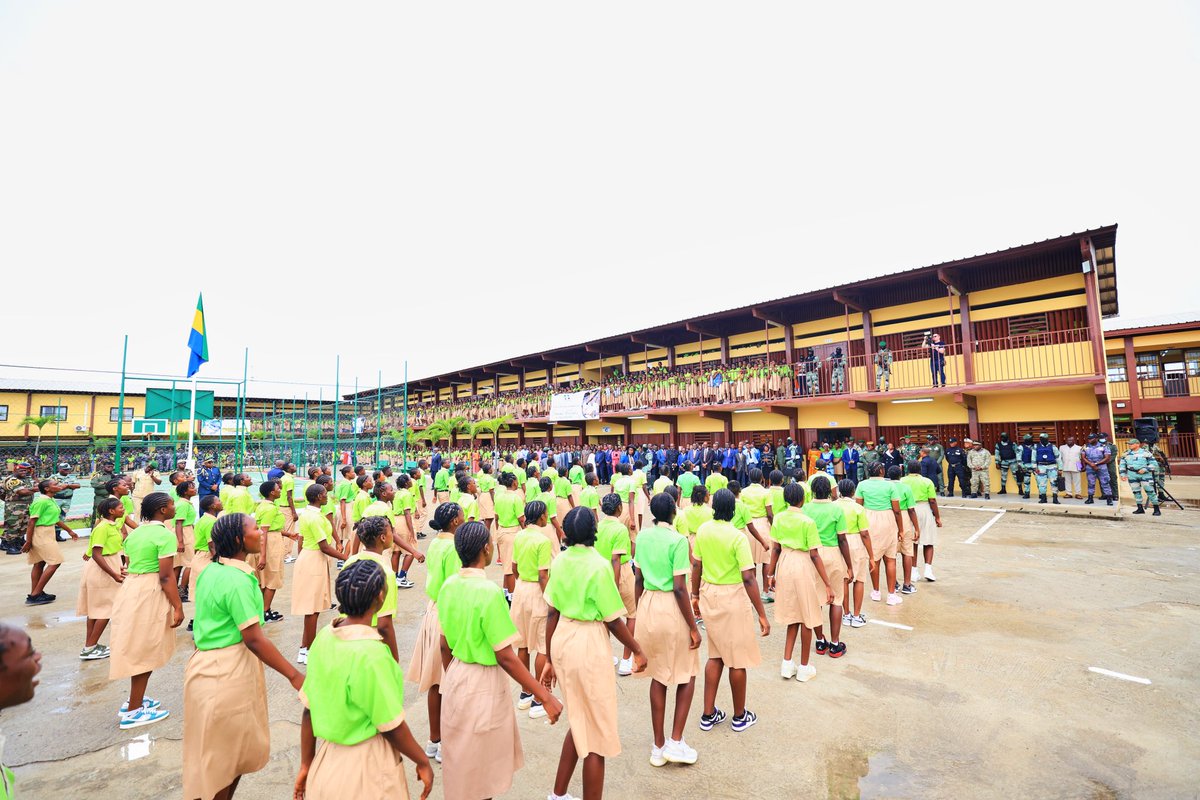 Moment de communion nationale exceptionnel aux côtés des élèves et du corps enseignant du CES Mabignath lors de la cérémonie de lever des couleurs 🇬🇦.