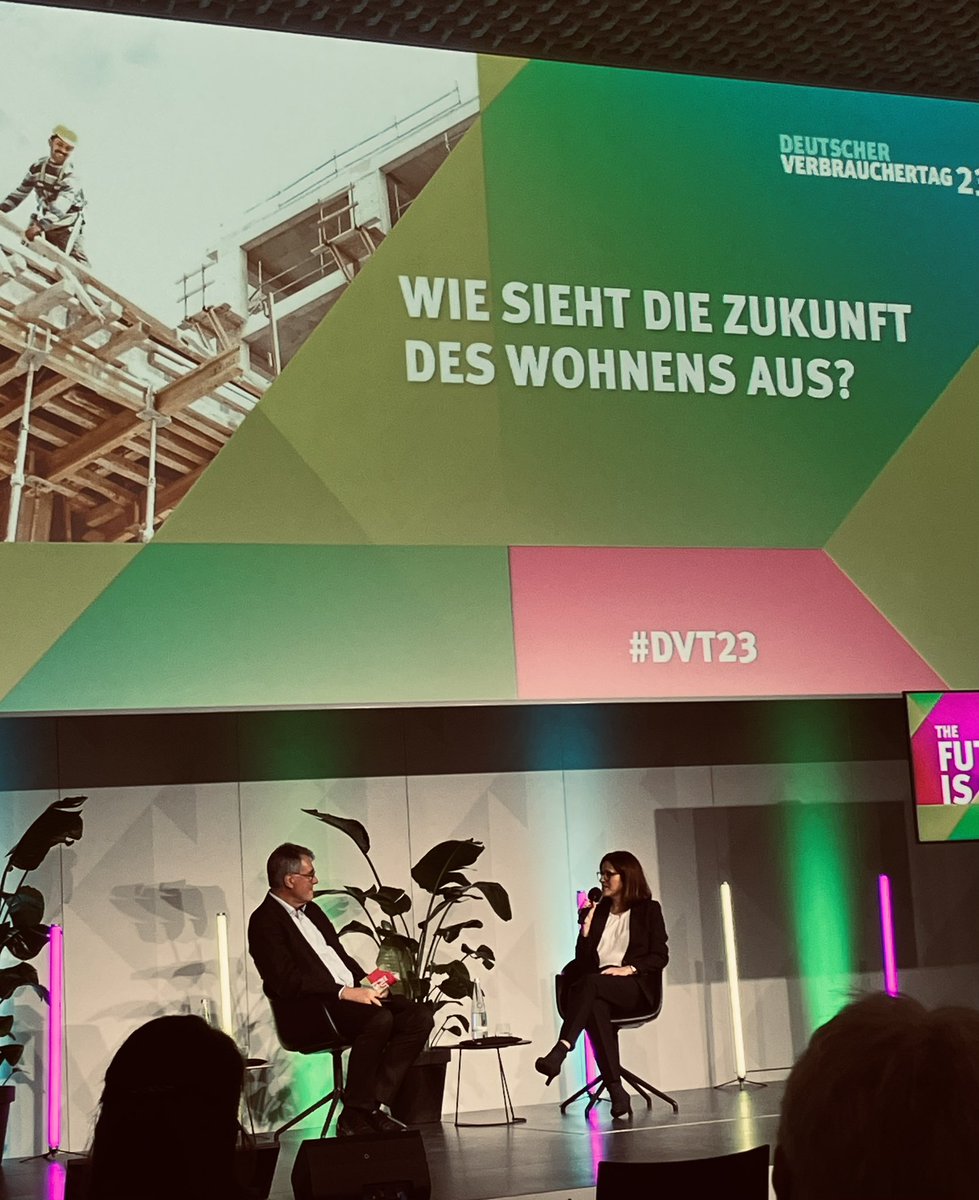 dorianobs1's tweet photo. Partygespräch Nr. 1: „Wir suchen eine #Wohnung, finden aber keine!“
Bezahlbarer #Wohnraum ist knapp. Was können wir tun? Das diskutieren @mwebermoritz &amp; @_thomasengelke (@vzbv ) auf dem #dvt23. https://t.co/CeCeJ1eHoY