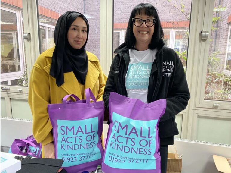 We are pleased to have supported @smallkindact with a #BCBNgrant of £3000 in distributing 100 'Warm in Winter' bags to #vulnerable #olderpeople #connectingcommunitieswithkindness bcbn.org.uk/blog-post/smal…