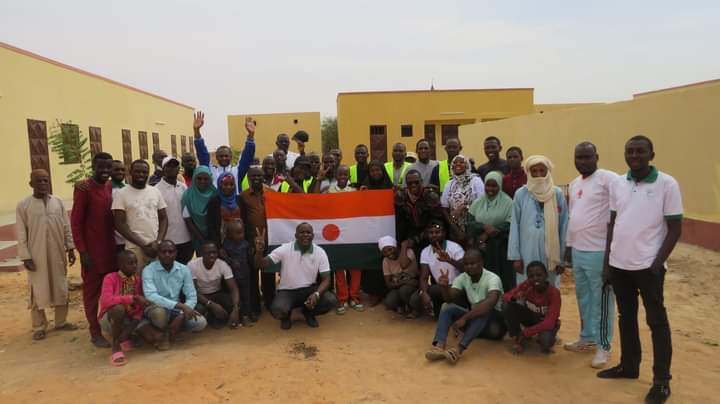 AbdoulMamoud's tweet photo. #DimancheUtile
Nous avons pris part hier matin à l'activité de plantation d'arbres organisée par Initiative Pour l'Arbre & @American corners Niger a l'école primaire des orphelins de la cité SAADA.
Ce fut un moment de partage plein de sciences. 🇳🇪 https://t.co/WRExKokPO4