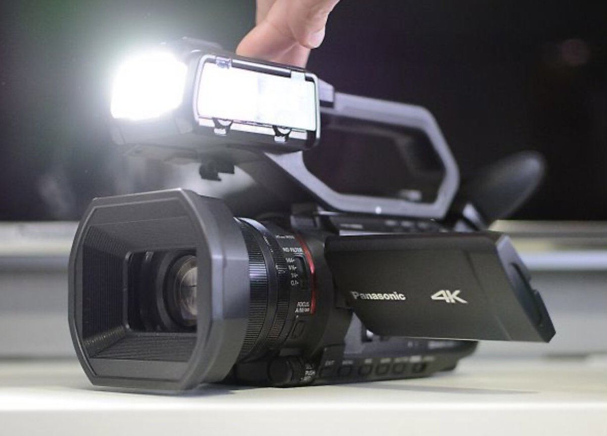 BmssTech's tweet photo. Grabación en 4K y streaming en directo en un diseño compacto manteniendo su calidad profesional, así es la HC-X2000 de Panasonic.

Asa de agarre que incorpora luz LED y entrada de micrófono XLR 3 pines y botón superior de grabación 

#Panasonic #panama #bmsstech https://t.co/TOBRaiMYiH