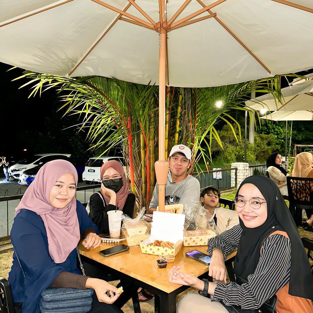 SenawangTV's tweet photo. PORT MEN’GOPI BARU DI PAROI ☕️❤️

Vibes best giler! Banglo lama ditukar jadi port kopi, sangat lawa, pagi malam suasana best.

Waghih berdekatan wajib datang
✅Hazelnut Latte
✅Americano
✅Caramel Macchiato
✅Latte

📍Brewhaus, Taman Paroi Jaya, Seremban
⏰11:00 AM - 10:00 PM https://t.co/5ERmpR0qpU