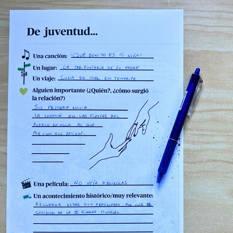 fpmaragall's tweet photo. ¿Qué música escuchaba tu abuelo cuando era joven? 🎶 ¿Cómo se conocieron tus padres? 🧑🏻‍❤️‍💋‍🧑🏻

Descubre cuánto pueden contarte los recuerdos de esa persona tan especial. Podrás anotarlos todos en este cuaderno ✍🏼.