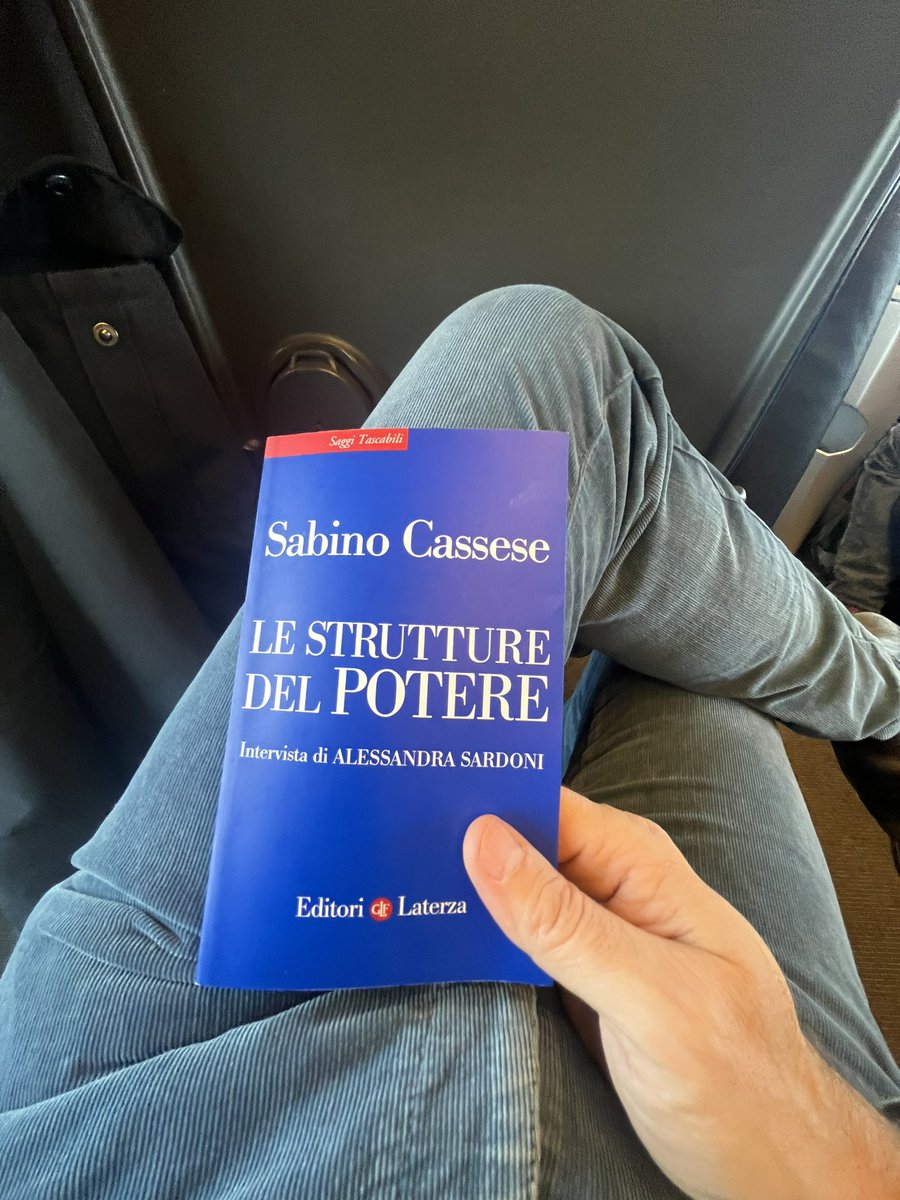 Che libro utile, sorprendente e necessario ha scritto Sabino Cassese con @alessandrasard1 Chi vuol capire il sistema di potere in Italia, come è cambiato, come si è evoluto, deve per forza leggerlo