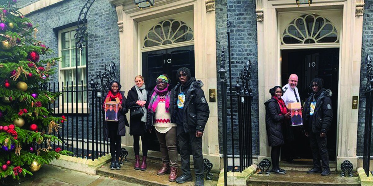 HJAcivillibs's tweet image. Rosamund Adoo-Kissi-Debrah @EllaRobertaFdn and her children visit 10 Downing Street with her solicitor Nancy Collins delivering letter and petition to the PM.
More signatures needed. Please sign petition.parliament.uk/petitions/6393…
Give everyone #CleanAir to breathe
#EllasLaw #RighttoBreathe