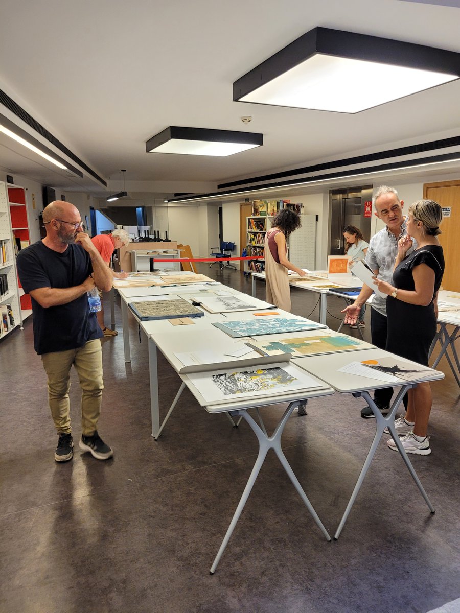 ArtesPlasticasG's tweet photo. EL pasado jueves 23 de noviembre tuvo lugar en la Biblioteca Insular la elección del ganador de Series Obra Gráfica 2023 🙌. https://t.co/hZOjnMoqIV