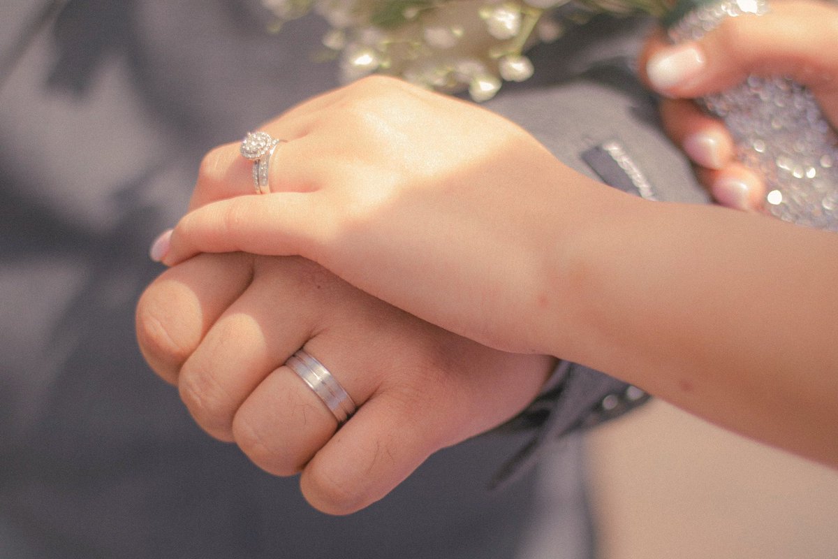 charizeard's tweet photo. flew in to melbourne just to attend and take photos for my cousin’s wedding, here are my faves 🤩 https://t.co/1GBTIoNdYF