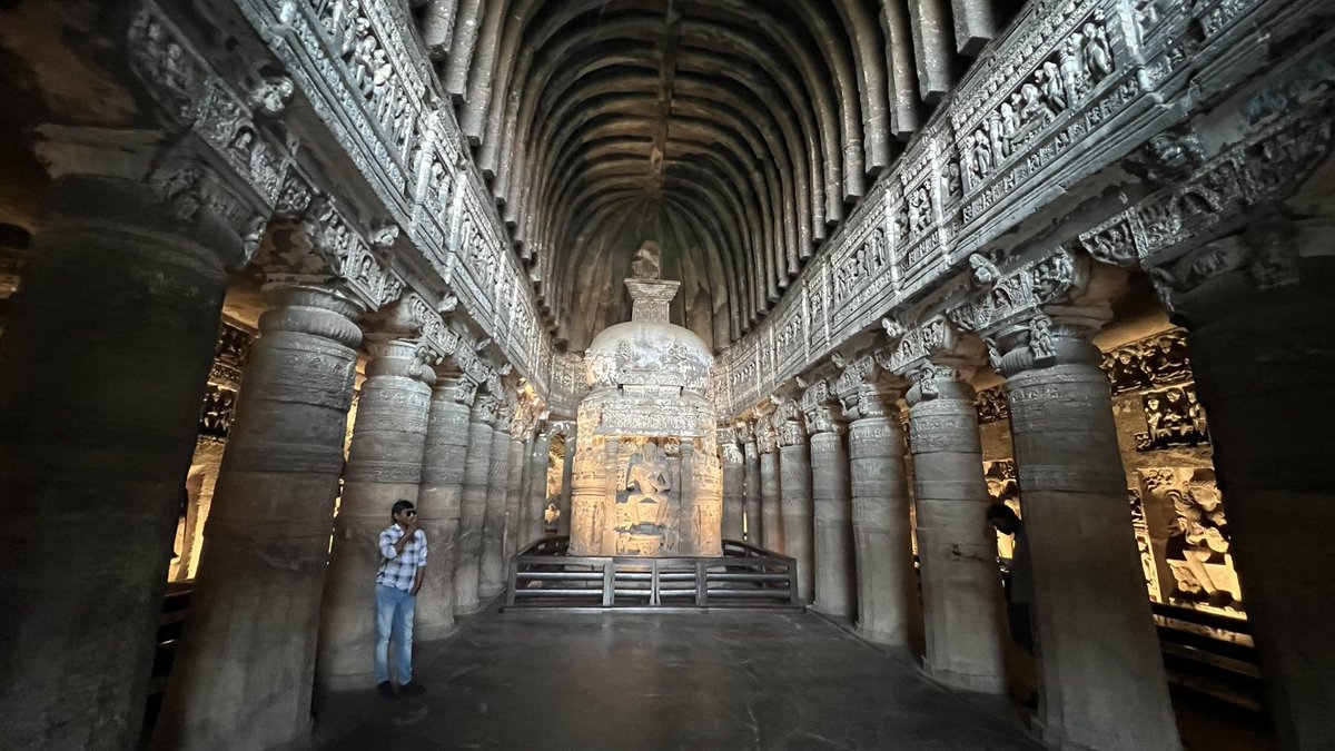 SQLJana's tweet image. When you hear “caves”, this is not what comes to your mind. Some of these caves date back 2200 years - #Ajanta & #Ellora caves!
200,000 Tonnes of rock excavated in just one main structure of the 60 cave complex!
#caves #ancient #unreal #intricate #colossal