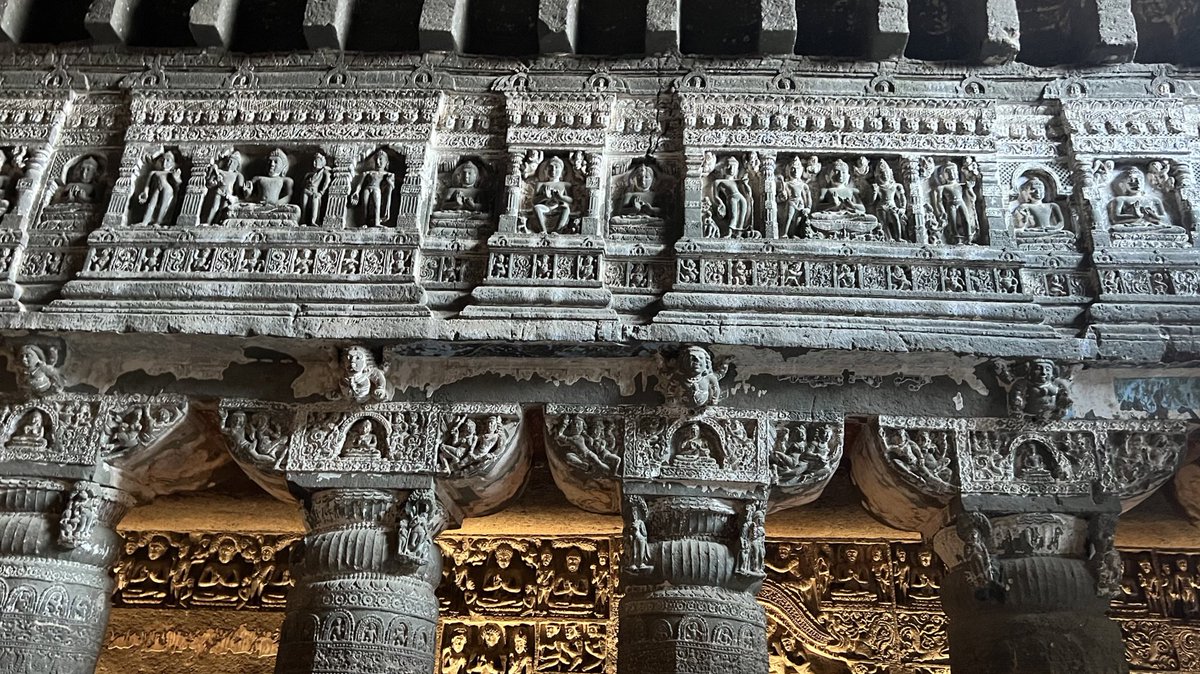 SQLJana's tweet image. When you hear “caves”, this is not what comes to your mind. Some of these caves date back 2200 years - #Ajanta & #Ellora caves!
200,000 Tonnes of rock excavated in just one main structure of the 60 cave complex!
#caves #ancient #unreal #intricate #colossal