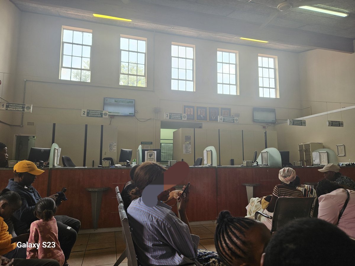 n2t_2's tweet photo. Home Affairs Randburg, the system has been off twice since this morning, and it's 14h08 no one insight to assist....welcome to SA 😒 @HomeAffairsSA https://t.co/kto9Rsci1s