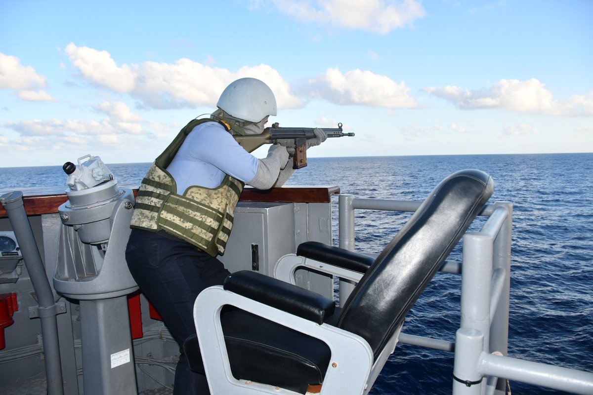 tcsavunma's tweet photo. Libya açıklarında bulunan TCG GÖKOVA personeli, Türk Deniz Görev Grubu kapsamında “Hafif Silah Atış Eğitimleri” gerçekleştirdi.

#MillîSavunmaBakanlığı https://t.co/JTBCuXzqph