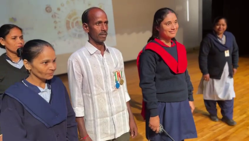 APZBNF's tweet photo. Kudos to #smallholder farmer Narayanappa @apzbnf for securing Rex Karamveer Chakra gold medal, recognizing his achievement in cultivating multiple crops on 20 cents of land, earning US $2399 per annum. #AnyTimeMoney, @NITIAayog, @PMOIndia, @vijaythallam https://t.co/xYqRfo0yQ4