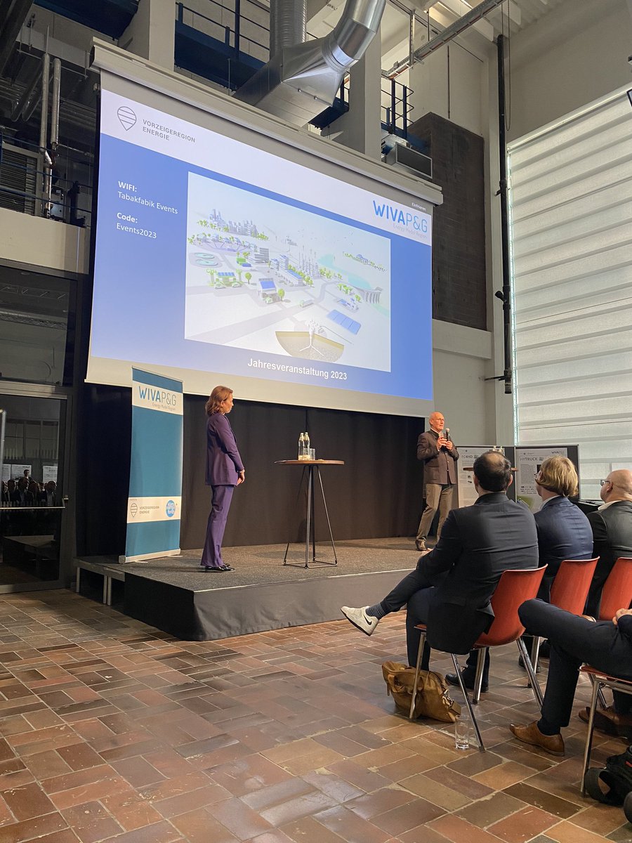 wiva_pg's tweet photo. Obmann Horst Steinmüller präsentiert den im Rahmen der Clean Hydrogen Partnership Awards 2023 erst letzte Woche erhaltenen Preis des H2 Valley of the year…
#wasserstoff #wiva https://t.co/WYm5QUuOD6
