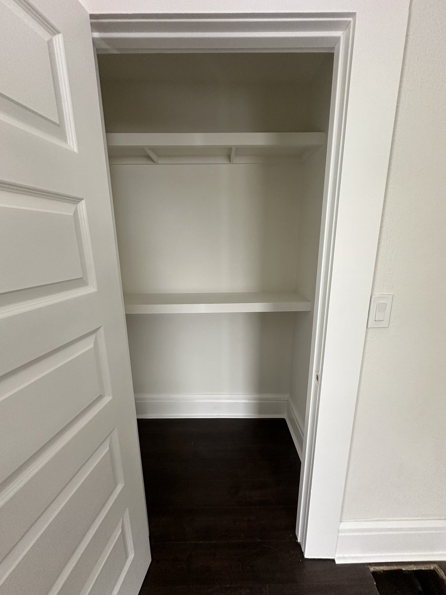 Female Flipper tweet media