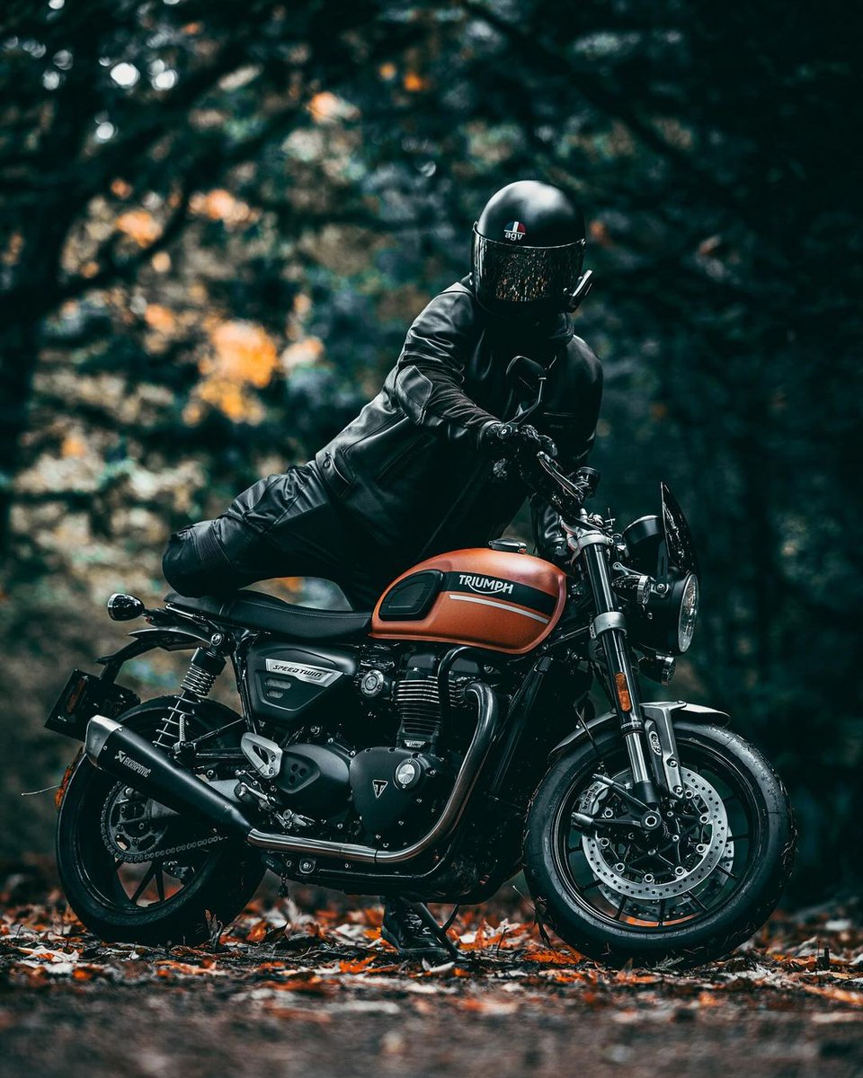 TriumphPoland's tweet photo. Speed Twin 1200 to motocykl, który idealnie łączy dwa światy: klasyków i roadsterów w jednej maszynie.

fot. Vroomie https://t.co/fmf9HJ6iYD