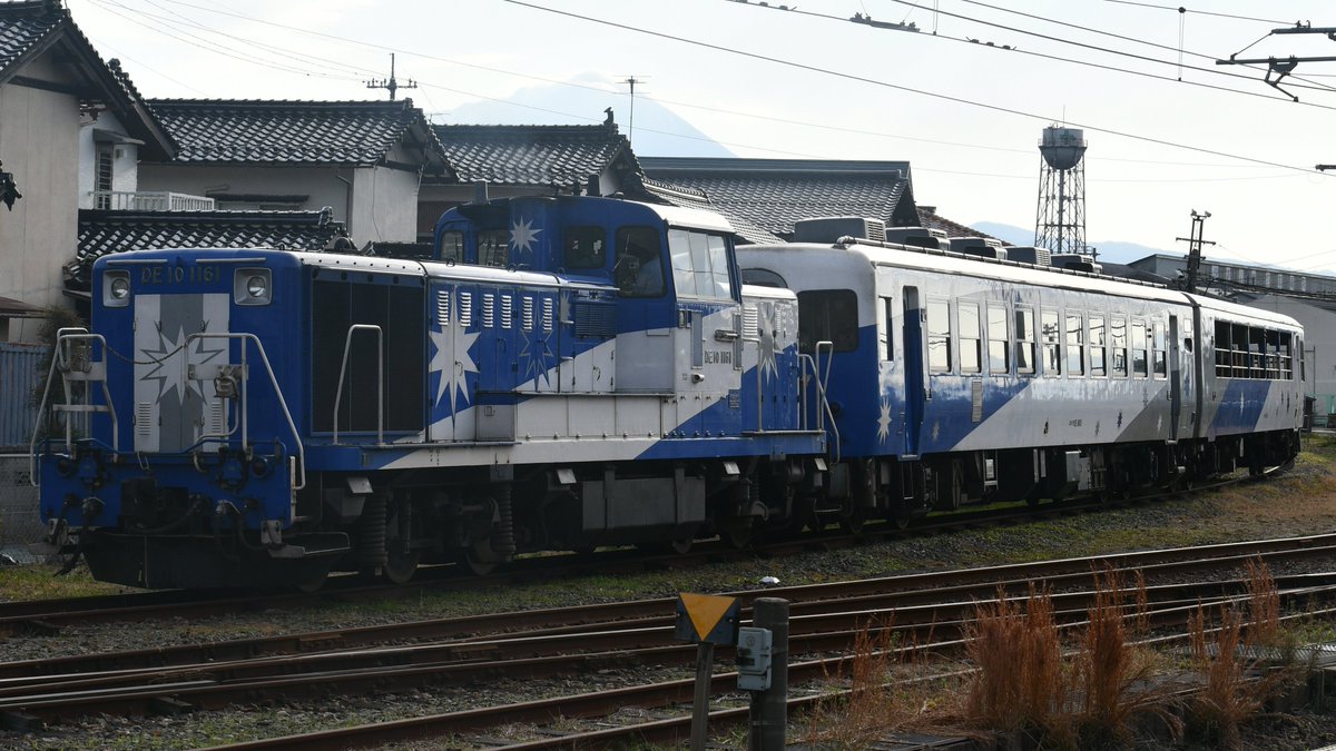 走る鉄バス tweet media