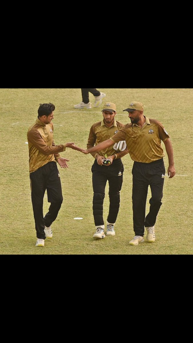 ranasikandarra3's tweet photo. Sialkot has qualified for super 8 under the captaincy of Shoaib Malik @realshoaibmalik  he has a captaincy material    
People should learn from Shoaib Malik

❤️❤️❤️ 

Big congrats to Shoaib Malik
#NationalT20 #BaddiesEast https://t.co/puHw7SppHU