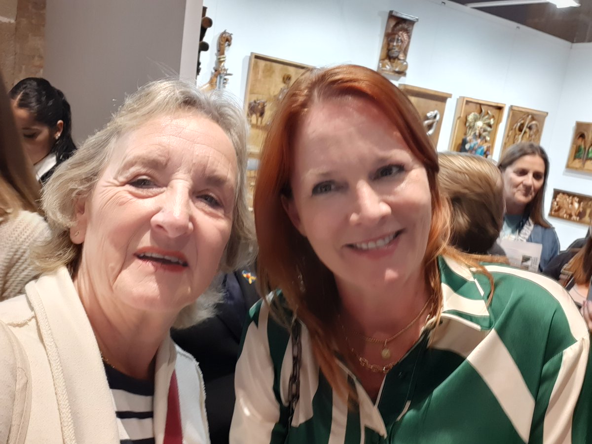 Meeting &amp; chatting with my favourite [living] artist <a href="/LaurelLHolloman/">Laurel Holloman</a> . It doesn't get any better than this!!