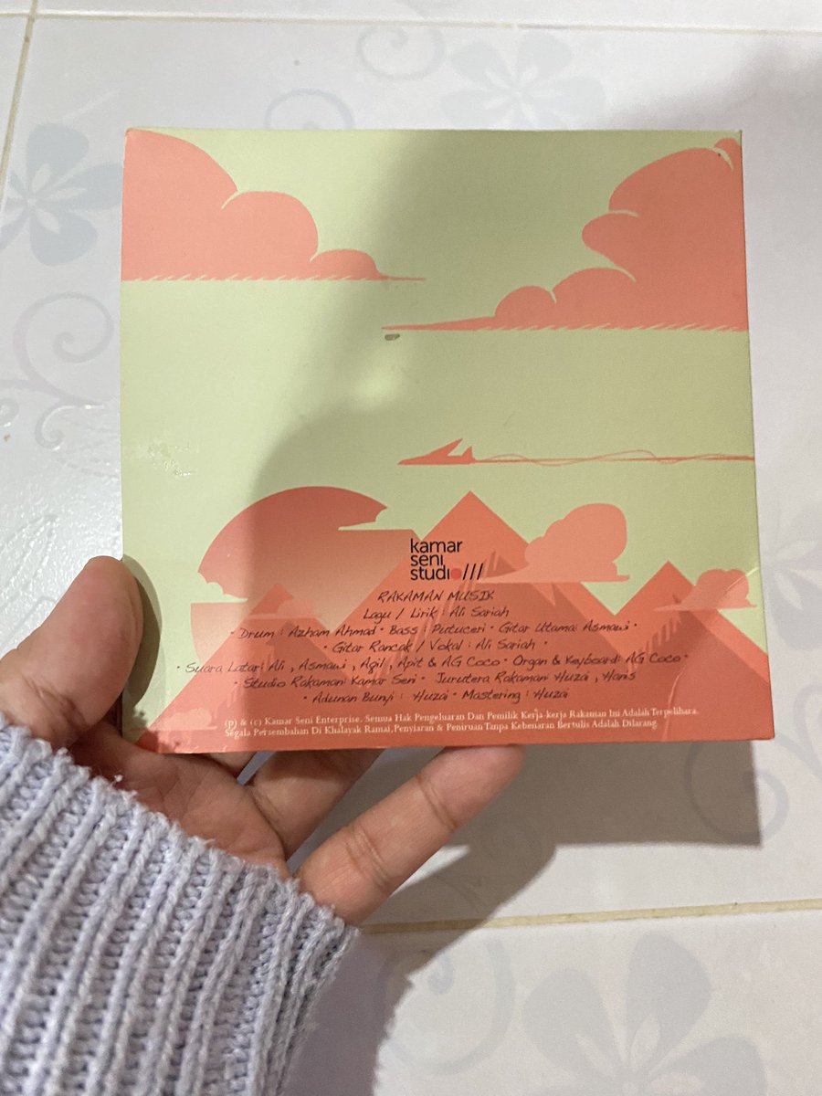 _intansofia's tweet photo. Hello hahshshhs. Siapa yg minat Kugiran Masdo atau ada member-member yang minat nak? Just bayar postage je (rm8). Pls help rt thank you ❤️ https://t.co/GPnTsYTqnK