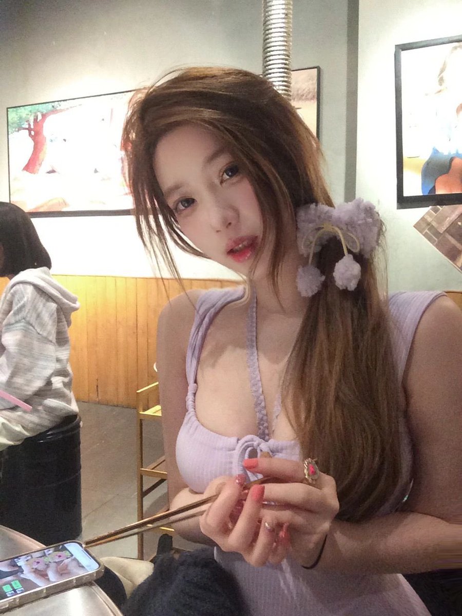 在床上可以叫我妈妈嘛？ https://t.co/ZTf9L62zsi