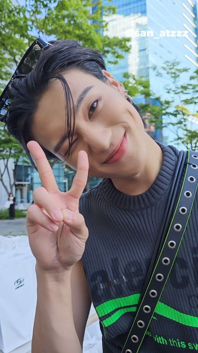 xlovrose's tweet photo. happy birthday to one of my favorite people in the world.
thank you for being such a kind and wonderful person, having you in my life makes it so much better.
I always wish you the best things in the world. I hope you can achieve all the goals you have.
I love you.
Stay happy. ❤️ https://t.co/bWHDrcDK5W