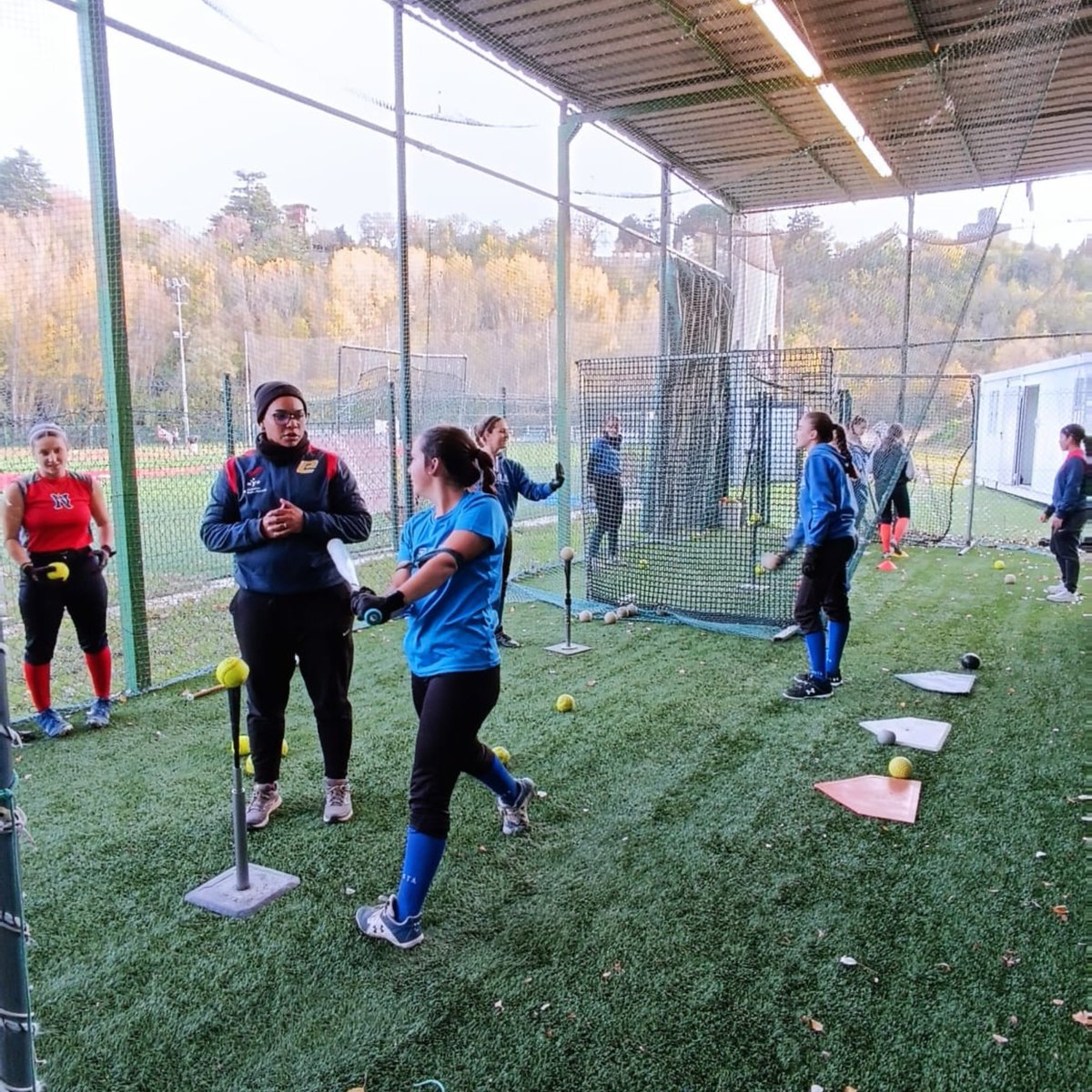 NavarraBeisbol's tweet photo. Este fin de semana hemos organizado junto a @rfebs un clinic de tecnificación de sófbol para nuestras jugadoras Sub-15 y Sub-18 con algunos miembros del combinado nacional. Gracias a @moralesorel @anyibell @yaisojo11 y @estialvarez12 

#clinic #sófbol #fenabs https://t.co/ktzTBZM28S