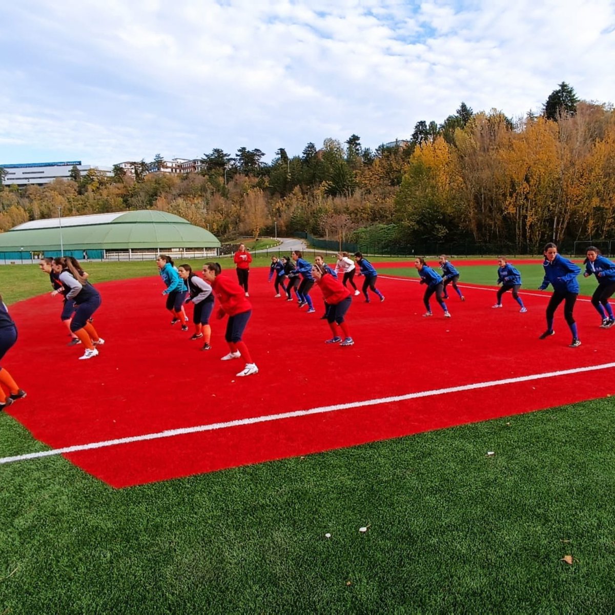 NavarraBeisbol's tweet photo. Este fin de semana hemos organizado junto a @rfebs un clinic de tecnificación de sófbol para nuestras jugadoras Sub-15 y Sub-18 con algunos miembros del combinado nacional. Gracias a @moralesorel @anyibell @yaisojo11 y @estialvarez12 

#clinic #sófbol #fenabs https://t.co/ktzTBZM28S