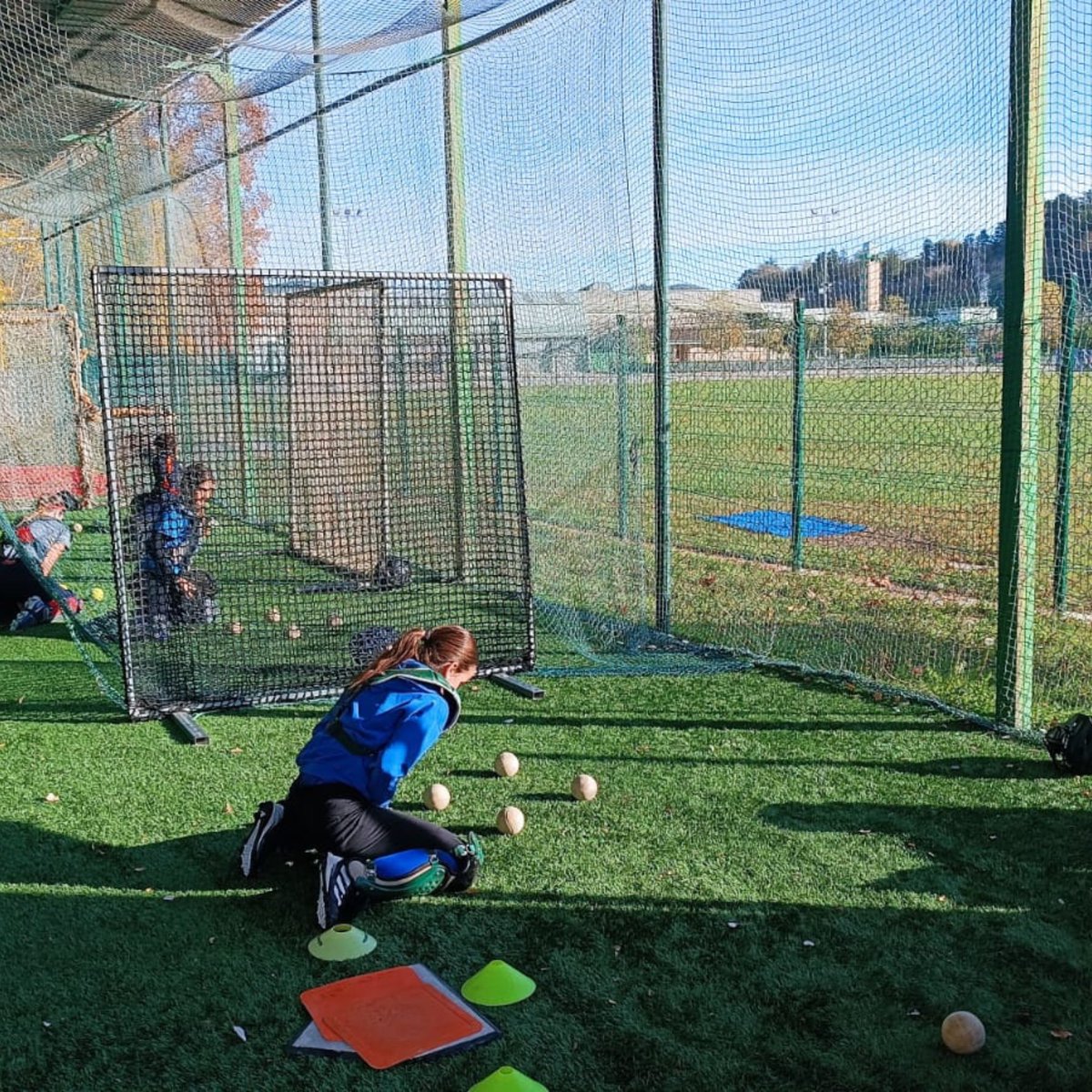 NavarraBeisbol's tweet photo. Este fin de semana hemos organizado junto a @rfebs un clinic de tecnificación de sófbol para nuestras jugadoras Sub-15 y Sub-18 con algunos miembros del combinado nacional. Gracias a @moralesorel @anyibell @yaisojo11 y @estialvarez12 

#clinic #sófbol #fenabs https://t.co/ktzTBZM28S