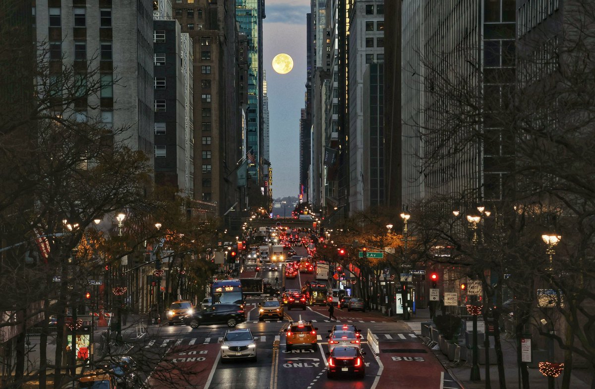 The full Beaver Moon passes over 42nd Street as it sets while the sun rises in New York City, Monday morning #newyork #newyorkcity #nyc #fullmoon #moon #beavermoon