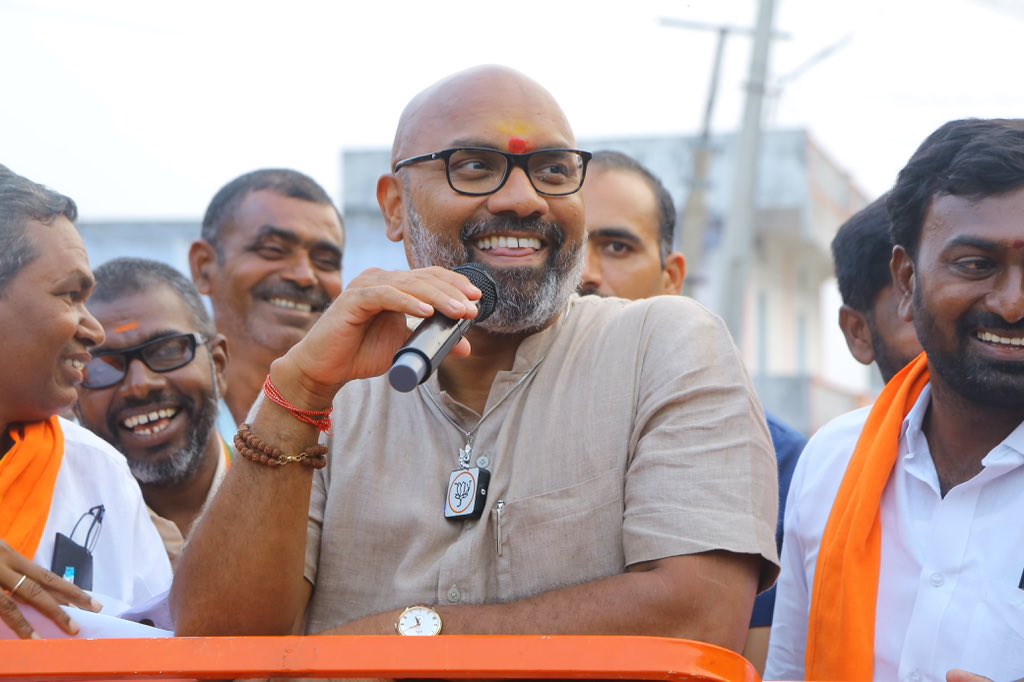 Arvindharmapuri's tweet photo. వేంపేట్ —- మెట్ పల్లి మండలం📍

Vempet  —- Metpally Mandal📍

#nonoteforvote #nocommission #ZeroCorruption #ad4korutla #Modi4Bharat #BCsWithBJP #EwsReservation #Vote4BJP #BJPWithMadigas https://t.co/Bsrt76Q3lE